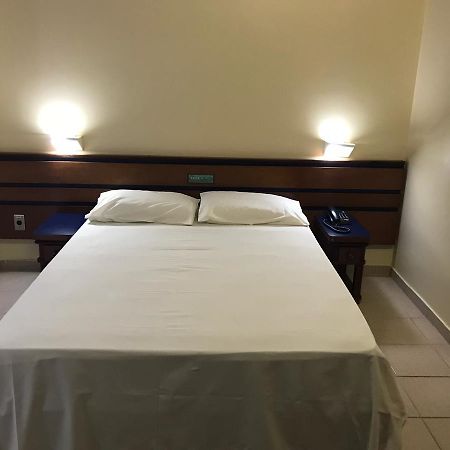 גויאניה Oft Plaza Oeste Hotel מראה חיצוני תמונה
