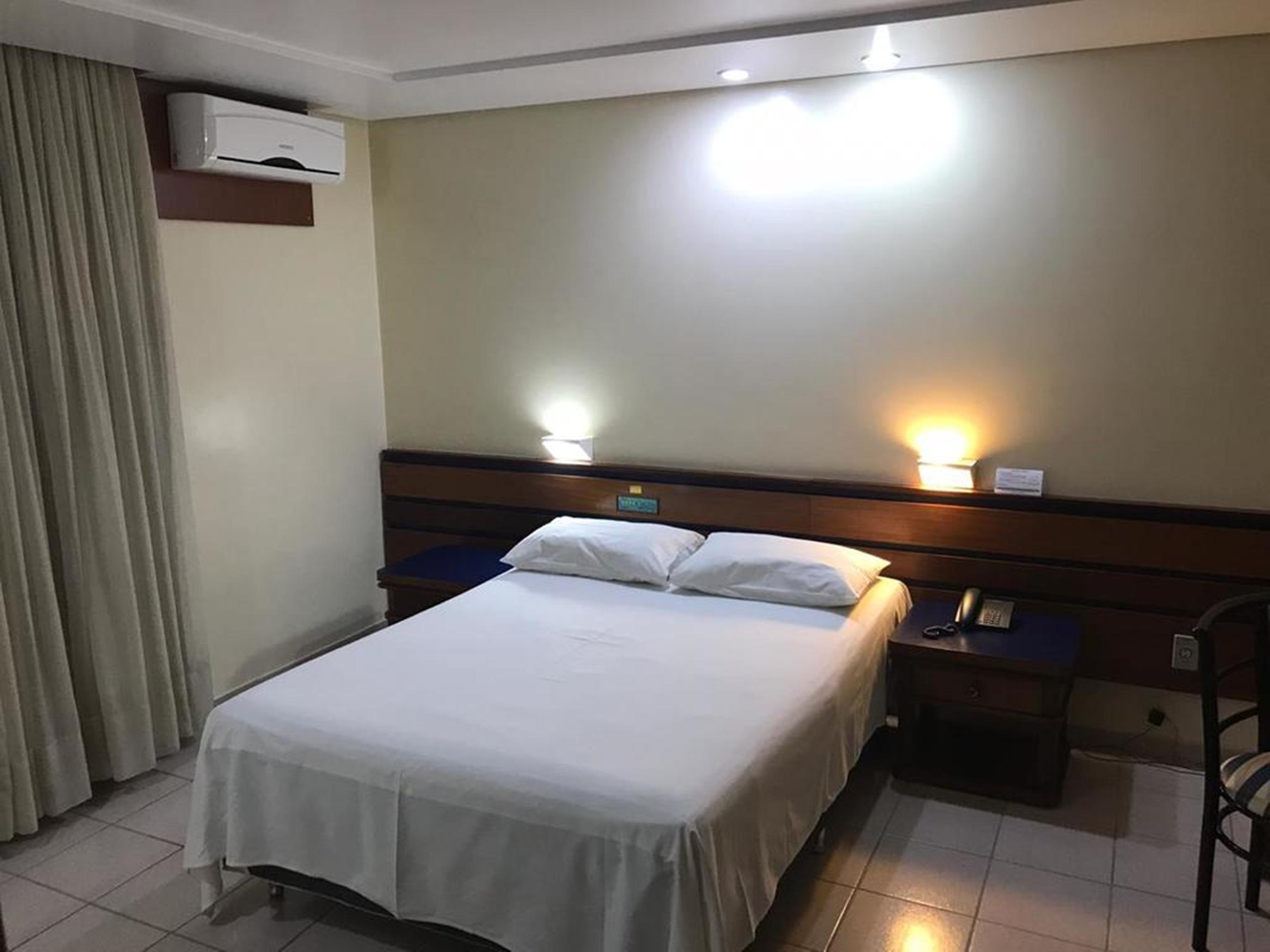 גויאניה Oft Plaza Oeste Hotel מראה חיצוני תמונה