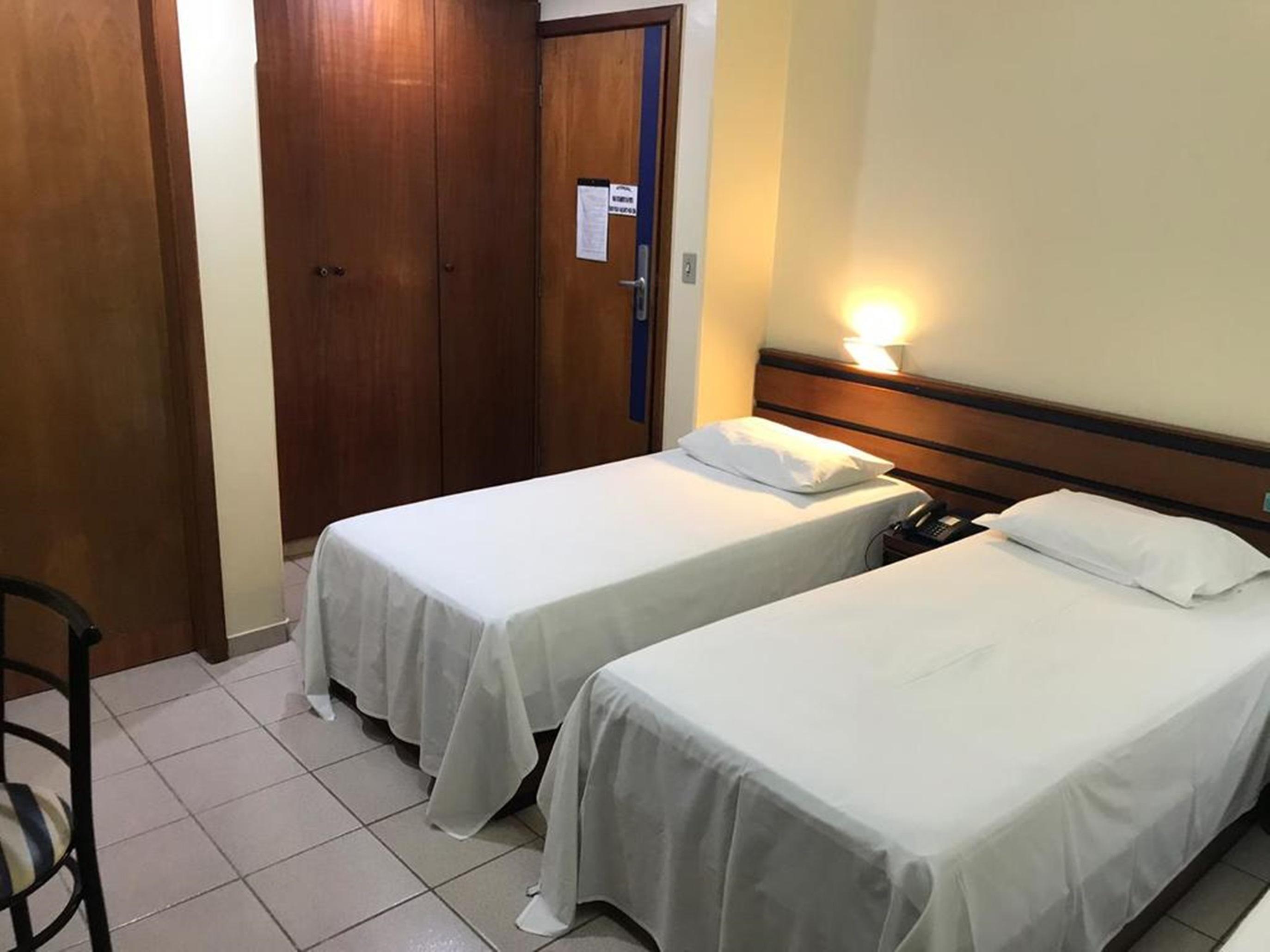 גויאניה Oft Plaza Oeste Hotel מראה חיצוני תמונה
