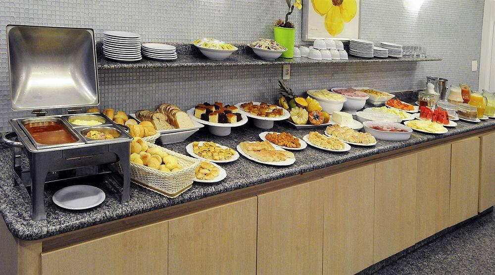 גויאניה Oft Plaza Oeste Hotel מראה חיצוני תמונה