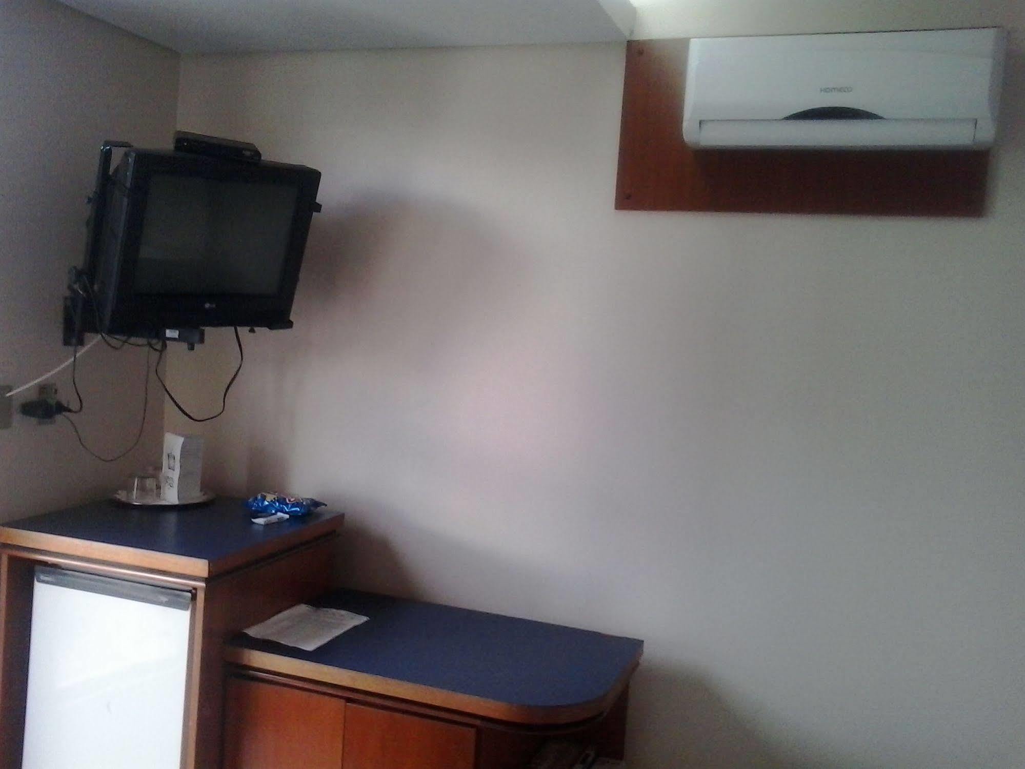 גויאניה Oft Plaza Oeste Hotel מראה חיצוני תמונה