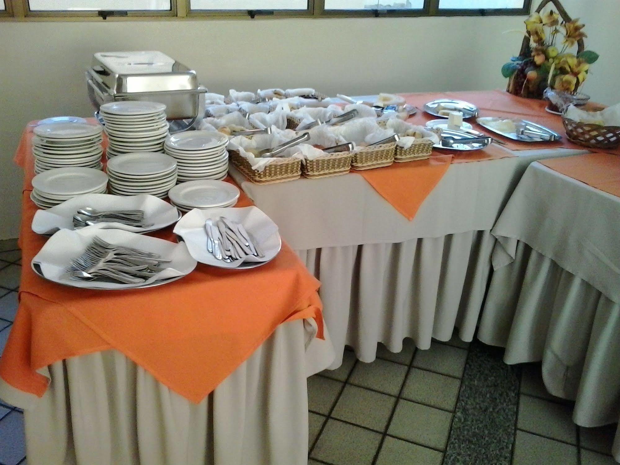 גויאניה Oft Plaza Oeste Hotel מראה חיצוני תמונה