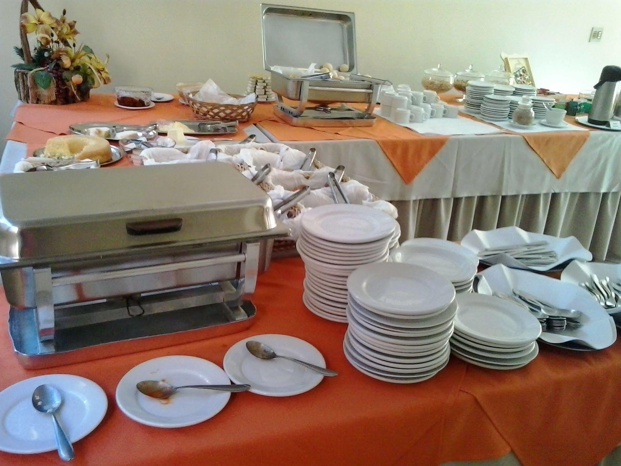 גויאניה Oft Plaza Oeste Hotel מראה חיצוני תמונה