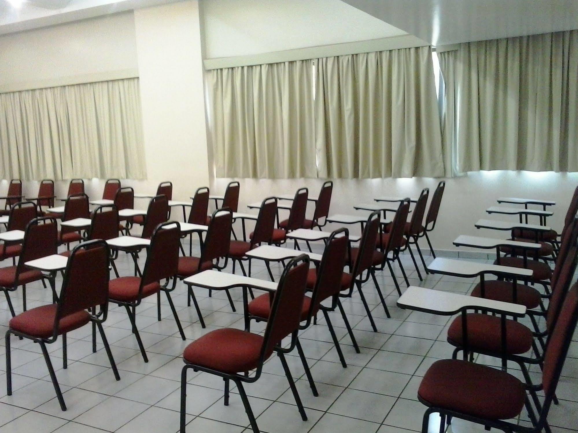 גויאניה Oft Plaza Oeste Hotel מראה חיצוני תמונה