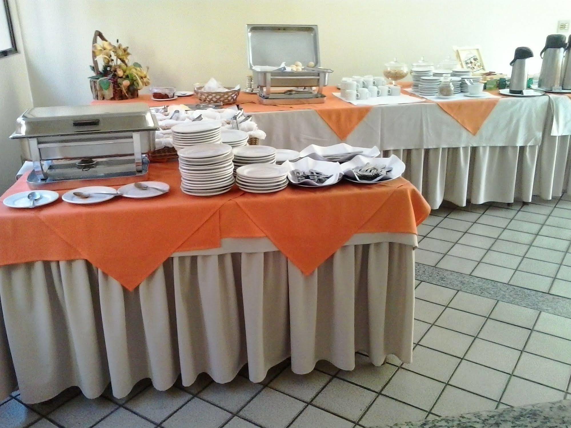 גויאניה Oft Plaza Oeste Hotel מראה חיצוני תמונה